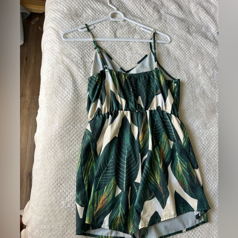 SHEIN Green Leaf Print Romper - Picture 2 of 5